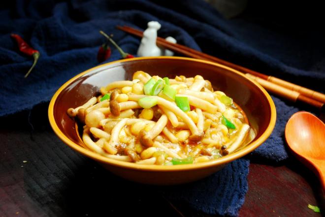 白玉菇焖黄豆