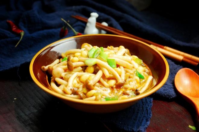 白玉菇焖黄豆
