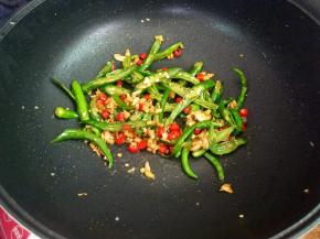 下青椒，加生抽调味