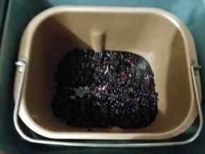 取出后放入面包机内。