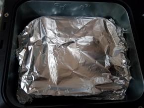 柠檬汁加进去后，用锡纸包住面包桶。