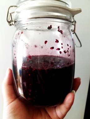 凉透了放入冰箱保存。