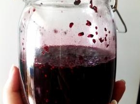 凉透了放入冰箱保存。