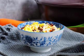 盛入碗里，就可以开吃了！