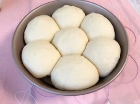 在温度是33-38度的环境下发酵至1.5倍大（大约40-60分钟）。