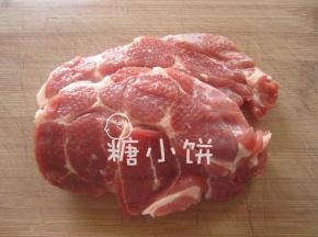 [另一款做法]附一下另一款，也是肉粽。
这款不是用五花肉，是瘦肉+糖冰肉的方法。
主要的肉，也就是瘦肉部分，此处用的是梅花肉，也可用腿肉。
