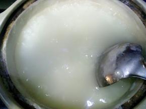 这时候米粥熬的差不多一个小时了