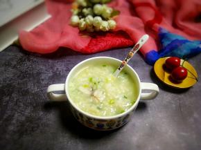 盛一碗美味的鱼粥喝喝，太美味了