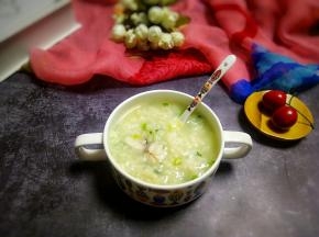 盛一碗美味的鱼粥喝喝，太美味了