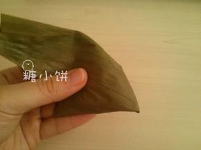 把图4右边部分的叶子往左边翻折，调整边的长度让各边几乎等长。