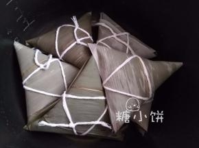 电高压锅上汽后25分钟，自然放气后开盖。
这款直接吃咸鲜味是足够的，但也可以根据喜好加些酱油、香油、辣椒面之类的配食。