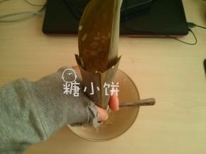 绕到一半以上的时候基本形状固定了，就可以把它竖起来