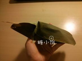 再把未封口的那一端的叶片翻折下来