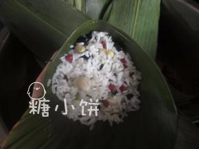 再继续填混合米料至填满