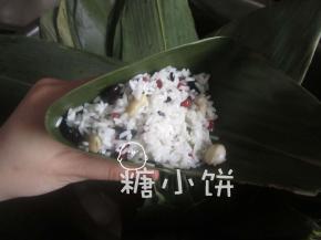 继续看回顶面，手的这个位置正好捏出一个三角形的感觉