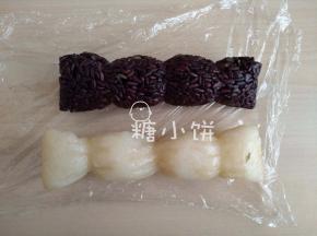 煮熟剥开后的效果图一张。
成品图被阳光照得颜色略黄，所以实际颜色以这张为准