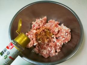 放少许黑胡椒粉