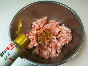 放少许黑胡椒粉