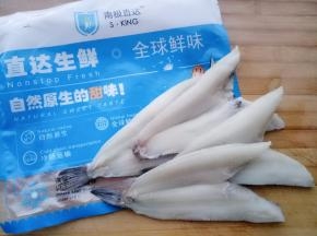 选用南极直达冰鱼制作，开袋化开冲洗一下就可以用了（都是收拾好的，特别方便）。