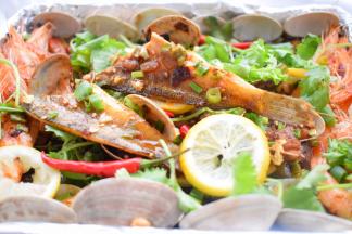 放入预热好的烤箱中，200度烤8分钟出炉。