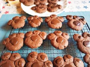 等巧克力凝固就OK了。