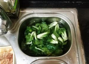 小白菜洗乾净备用