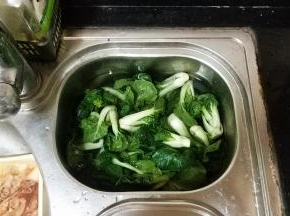 小白菜洗乾净备用