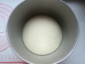 面团发酵至2倍大。
