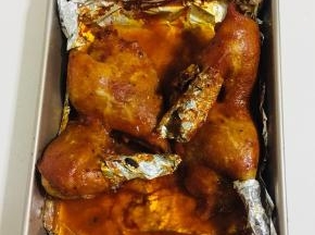 烤好的鸭肉色泽金黄非常的诱人哦！