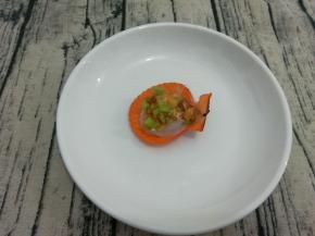 在放入少许青椒碎