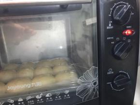 放入预热好的烤箱底层，180度烤25分钟