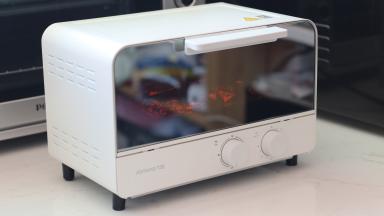 预热好的烤箱，上下火同开，烤25分钟后，戴着烤箱手套取出烤盘，揭开锡纸，继续烤20分钟~就可以出炉啦！