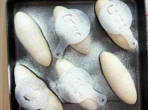 筛上面粉，（筛粉过程可省略）
