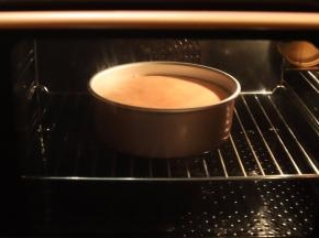 烤箱预热150度，上下火中下层56分钟