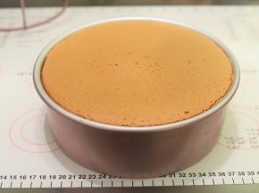 出炉后从10厘米处轻震模具