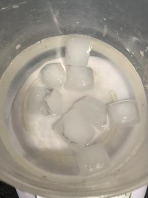 天气热，配方中的水我用冰水。