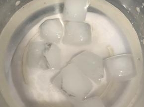 天气热，配方中的水我用冰水。