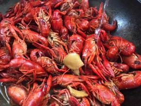 倒入同等量的清水，大火烧开转中火烧10分钟（不盖锅盖）