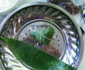 用棉线捆紧扎好。