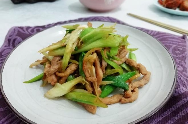 青蒜炒肉丝