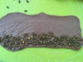 之后再撒上适量的南瓜子仁