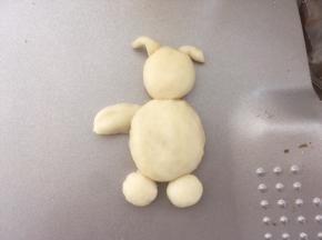 黏在身体的一侧，作为小东西的手