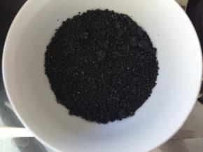 黑芝麻放入料理机打碎