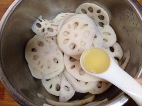 加入果醋拌匀