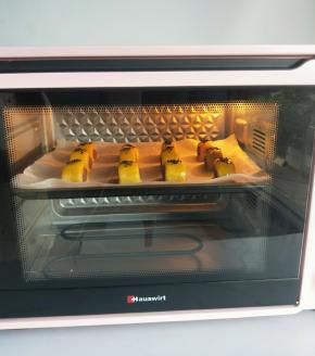 海氏c40烤箱提前180度预热十分钟，然后烘烤15分钟即可。