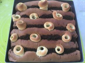 撒在可可面团缝隙内，作为泥土的部分