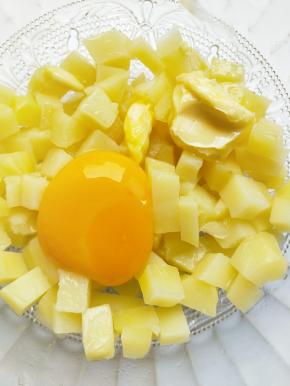 加入软化好的黄油。