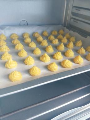 具体时间依自家烤箱温度决定。