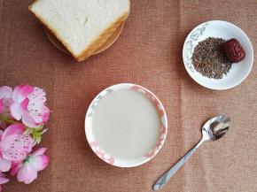 6、好喝又营养的亚麻红枣豆浆做好啦。