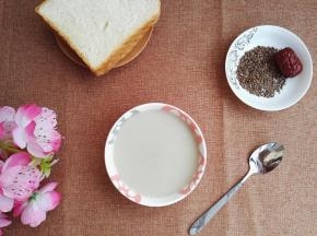 6、好喝又营养的亚麻红枣豆浆做好啦。